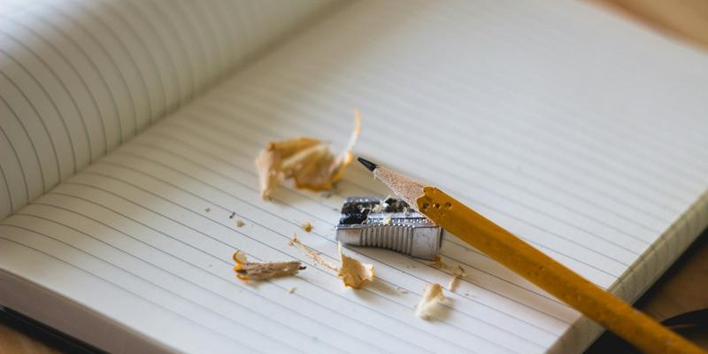 Stock photo with a notebook and a pencil.