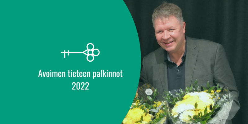 Teksti: Avoimen tieteen palkinnot 2022. Taustalla Sami Borg. 